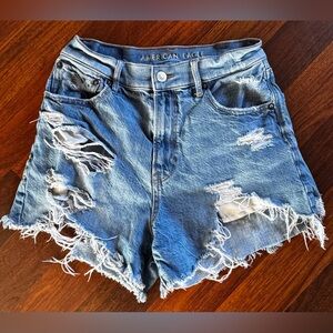 American Eagle Highest Rise ‘90s Boyfriend Short
Size 2
